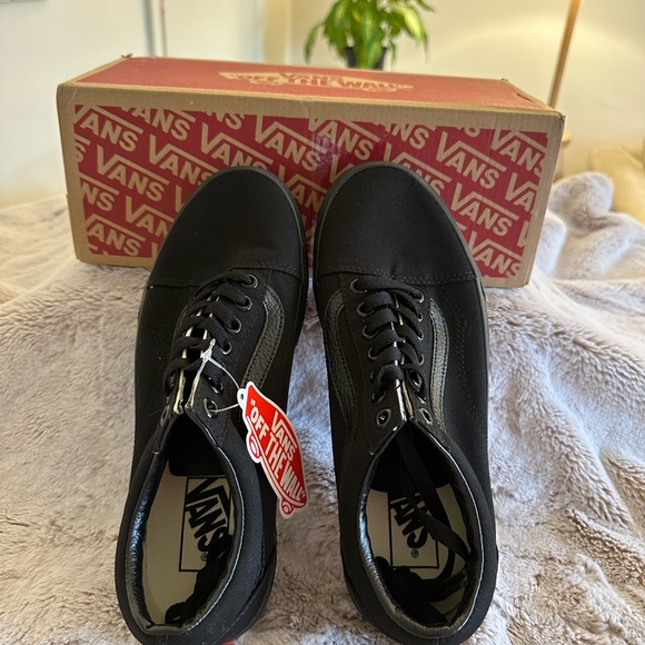 Vans Shoes - VANS Women’s. Size 8.5.